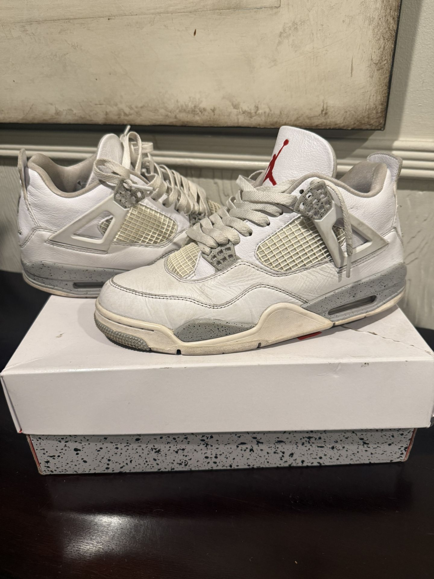 Jordans 4 RETRO size 9.5