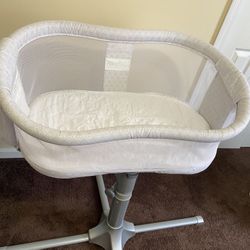 Halo Swivel Bassinet 