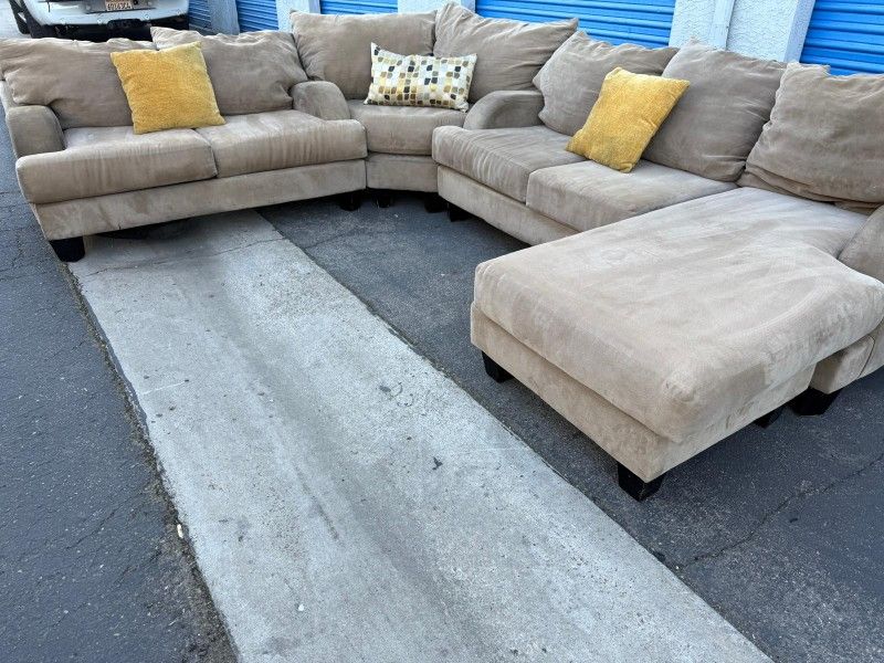 Sectional Couch Huge 🛋,  4 Pieces 