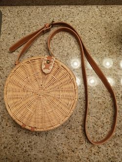 Universal Thread
Rattan Wooven Crossbody Bag