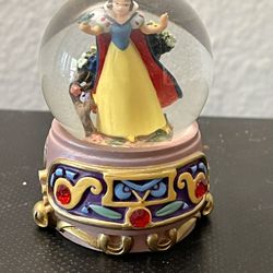 Disney Princess Mini Water Globe.  Snow White 2.5” Snow Globe