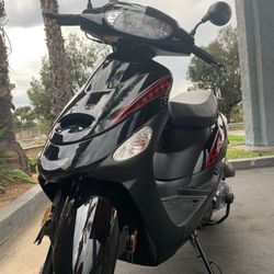 🛵 Scooter