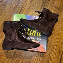 Women’s boots size 8