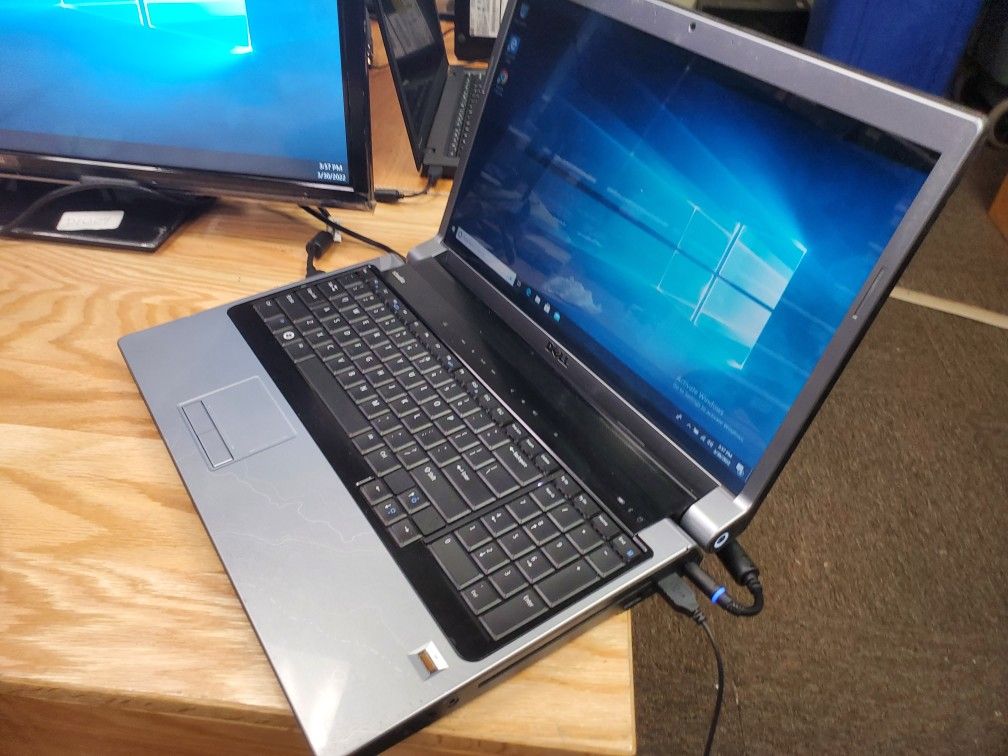 DELL STUDIO 1737 WITH 17.3 INCH SCREEN (INV. D1017NN)