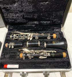 Bundy resonate student Bb clarinet with hard case - excellent condition