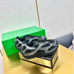 Bottega Veneta ( Brand/New) (I Ship)