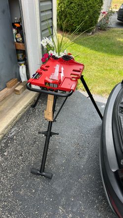 Milwaukee 6” LEVELING TRIPOD CHAIN VISE
