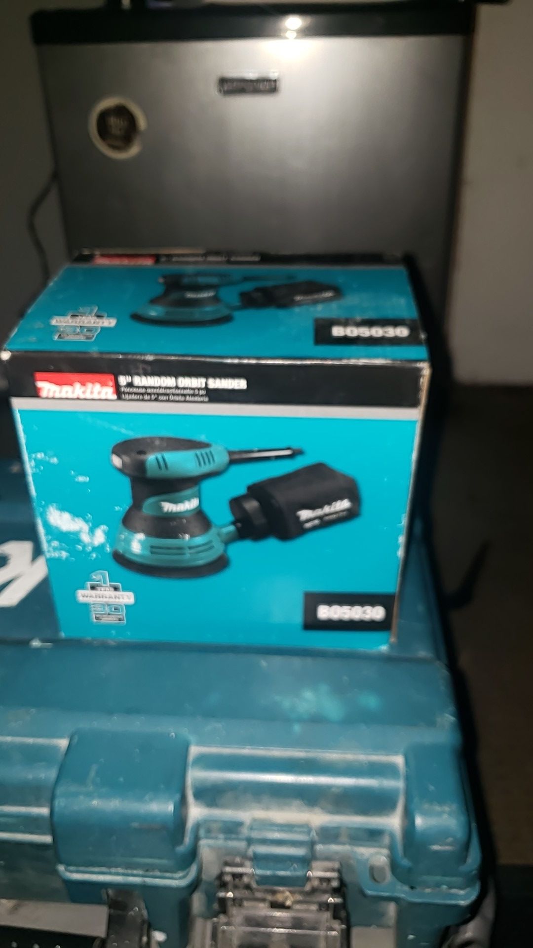 Makita 5" orbit sander