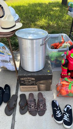 Turkey fryer pans and accessories