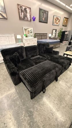 SECTIONAL WITH PULL OUT
