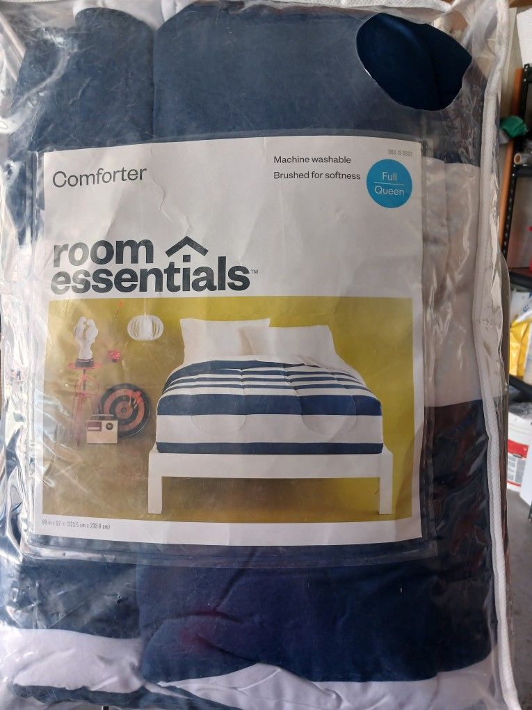 Room Essentials Comforter Full/Queen size