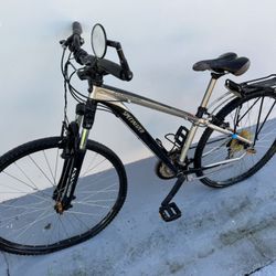 Specialized Mountain Bike SR Suntour 