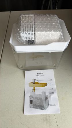 Automatic drinking fountain for cats