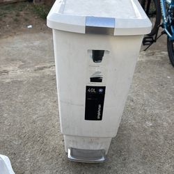 Free trash can
