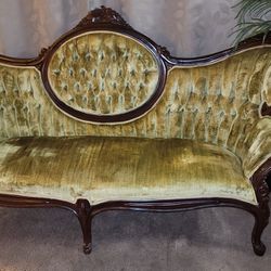 Olive Green Victorian Sofa & 2 Chairs Like  New Condition 