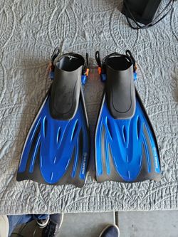 U.S. divers snorkling fins new
