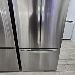 27 cu. ft. Smart Counter-Depth MAX French Door Refrigerator with Internal Water Dispenser