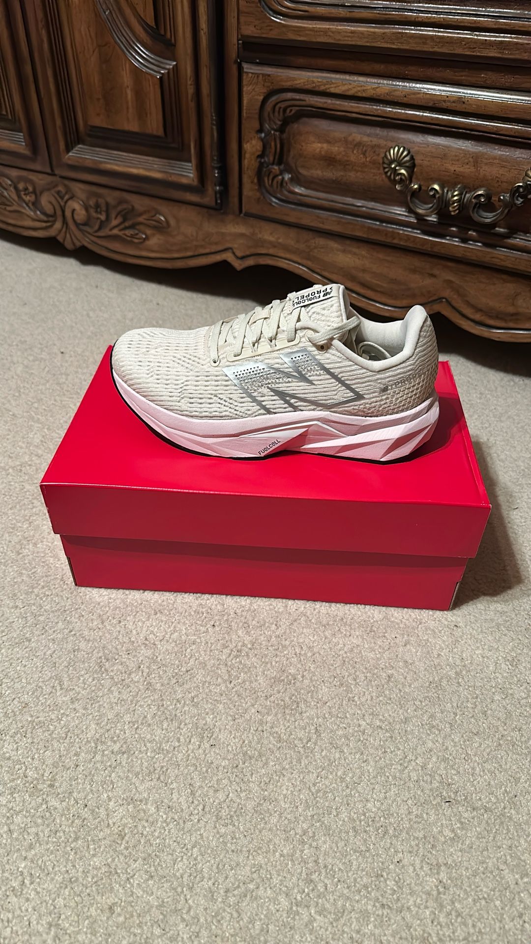 New Balance FuelCell Propel V5 (BRAND NEW) 8.5 Women’s