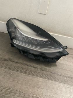 Front. Headlight Tesla model. 3/Y  right passenger side. OEM. 2017-2018-2019-2020-2021-2022-2023 good condition