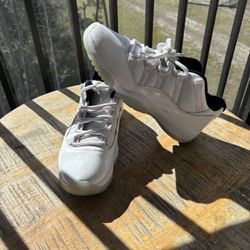 Jordan 11 Legend Blue