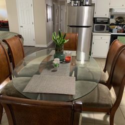 Offer up store dinette sets