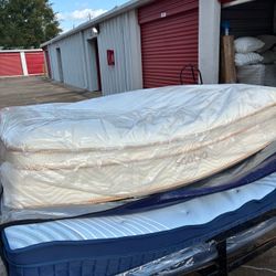 Like New Saatva Classic Hybrid King 14.5” Mattress