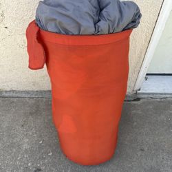 REI SLEEPING BAG 