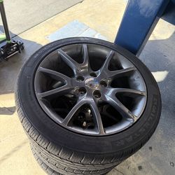 5x110 17” wheel with semi new tires 225/45/17