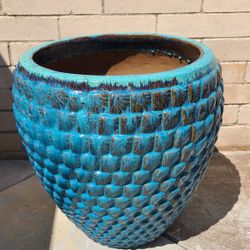 Big pot/planter. NO SHIPPING!