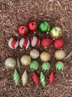 (22) 5.5” - 7.5” Extra Large Bulb Ornaments