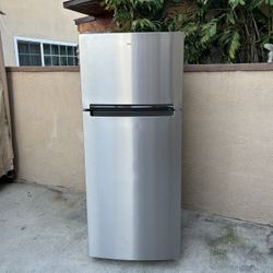 Whirlpool Refrigerator Stainless Steel 18cu Ft 28x29x68