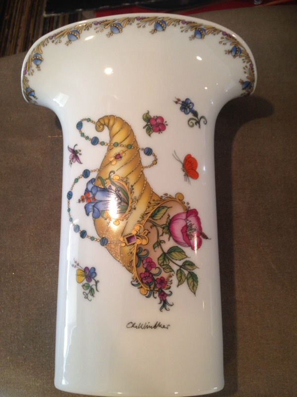 Beautiful Hutschenreuther Germany Vase 1814