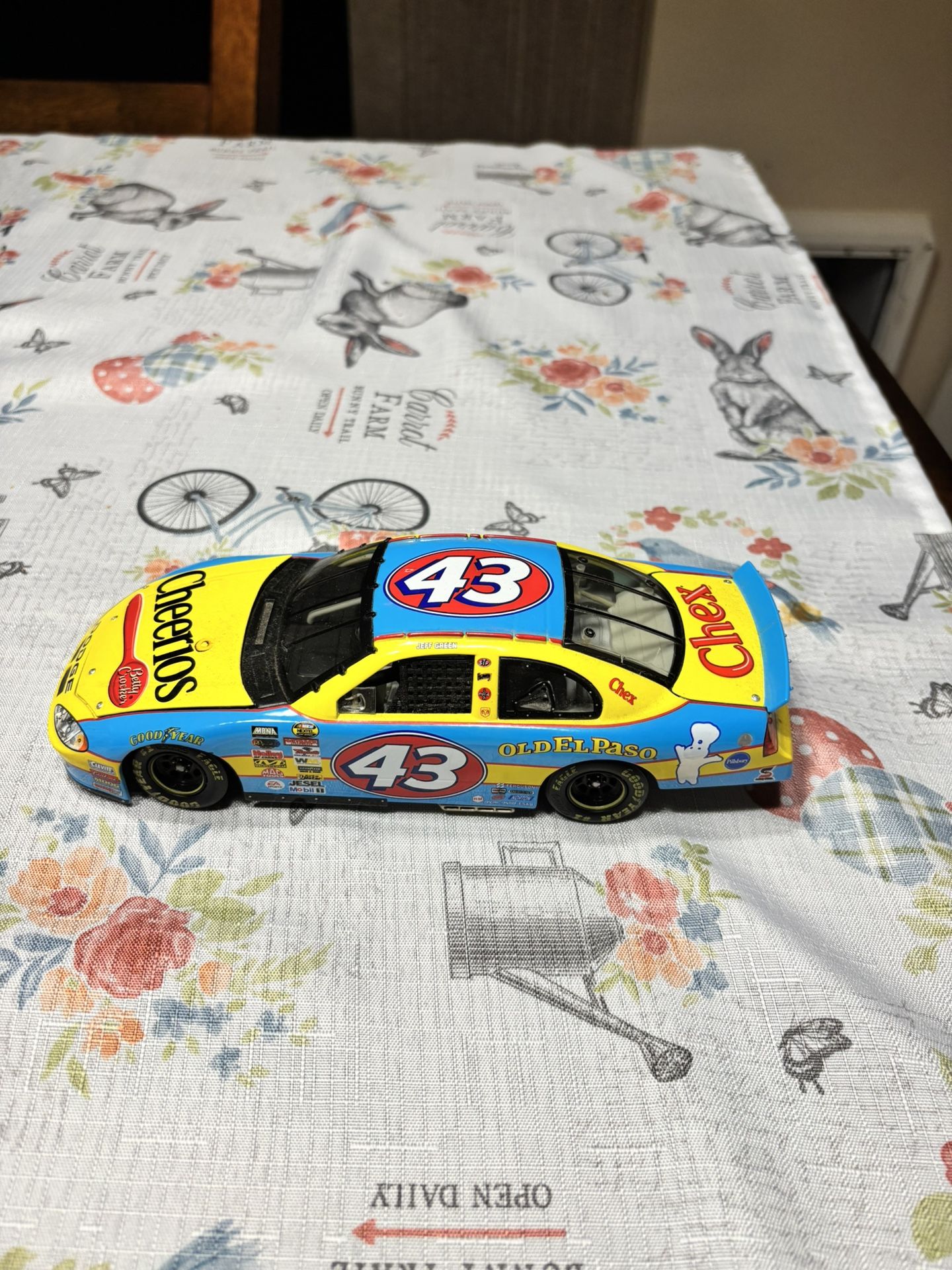 2004 Jeff Green #43 Cheerios Dodge Intrepid Club Car 1:24 ARC