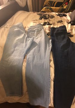 Women’s pants almost new all brand name gap and levis 12.00