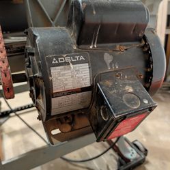 Delta Model 10 Contractor Table Saw – 1.5 HP Cast Iron – Belt Drive