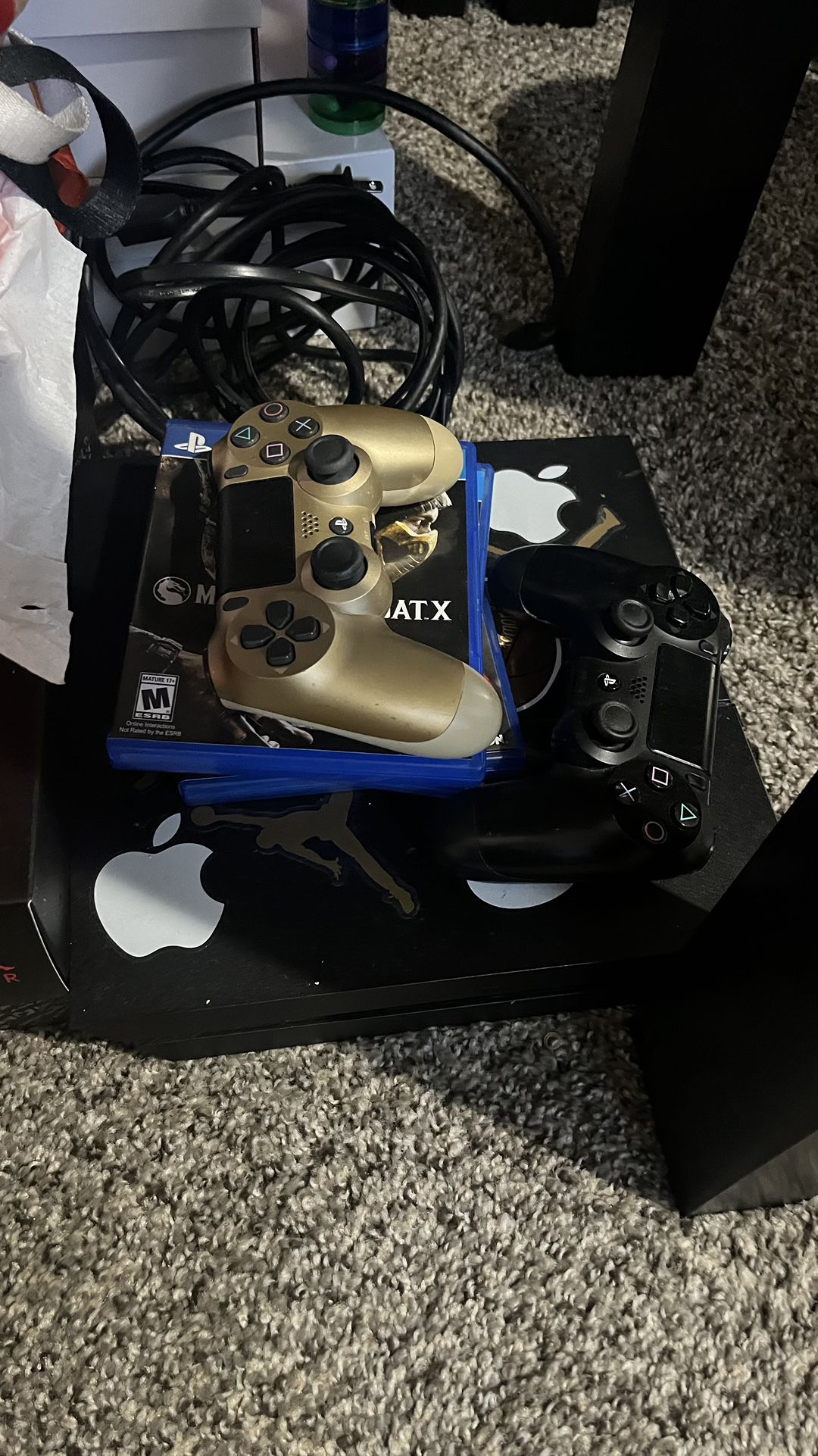Ps4 and 3 games and 2 controllers