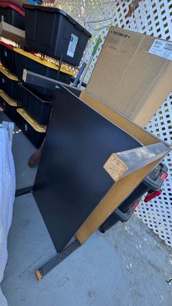 2 free tables