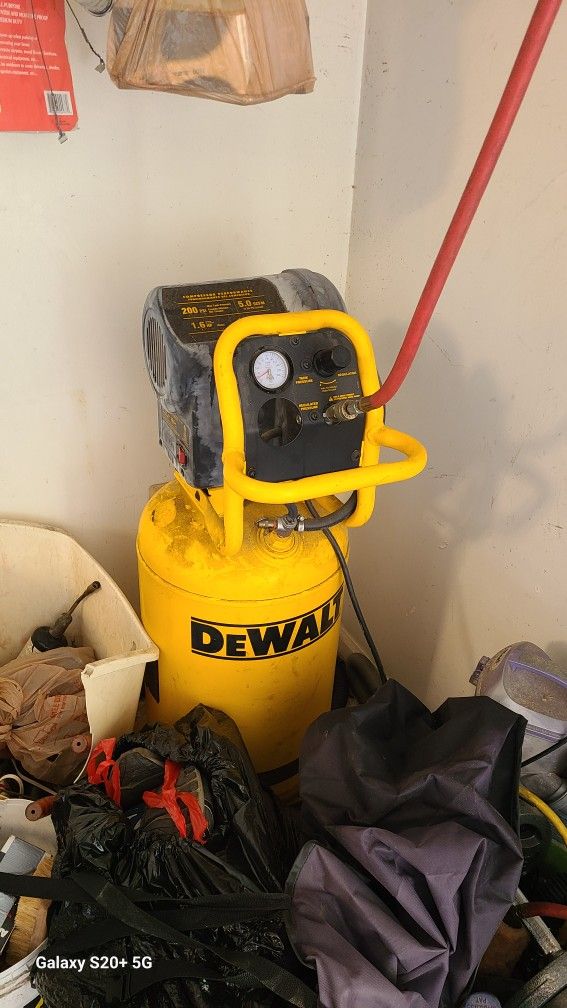 Air Compressor DeWalt