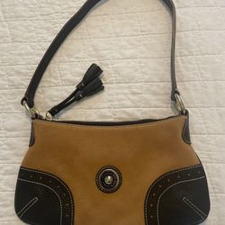 Beautiful Dooney and Bourke Purse 