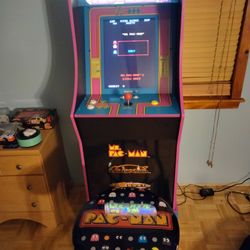 MS.PAC-MAN Arcade Game. 
