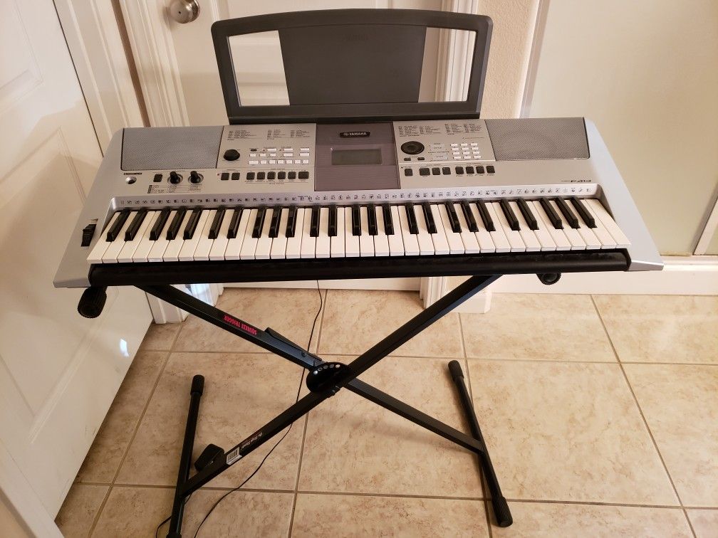 Yamaha PSR E413 musical keyboard