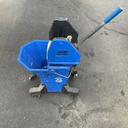 INDUSTRIAL SYR  INTERCHANGE MOP BUCKET WITH RINGER