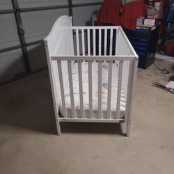 Baby Crib With Mattess
