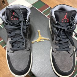 Nike 4.5Y Air Jordan 1 Mid Anthracite sneaker