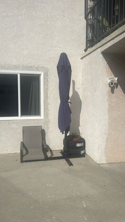 Pool shade umbrella