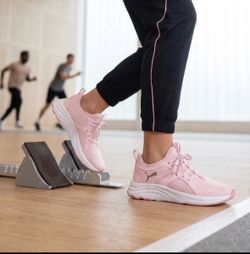 PUMA Women’s Athletic Running Shoes Sneakers Pink/White Size 5.5