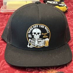 Black vans off the wall cap with snapback