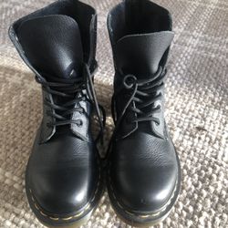 Dr. Martens 