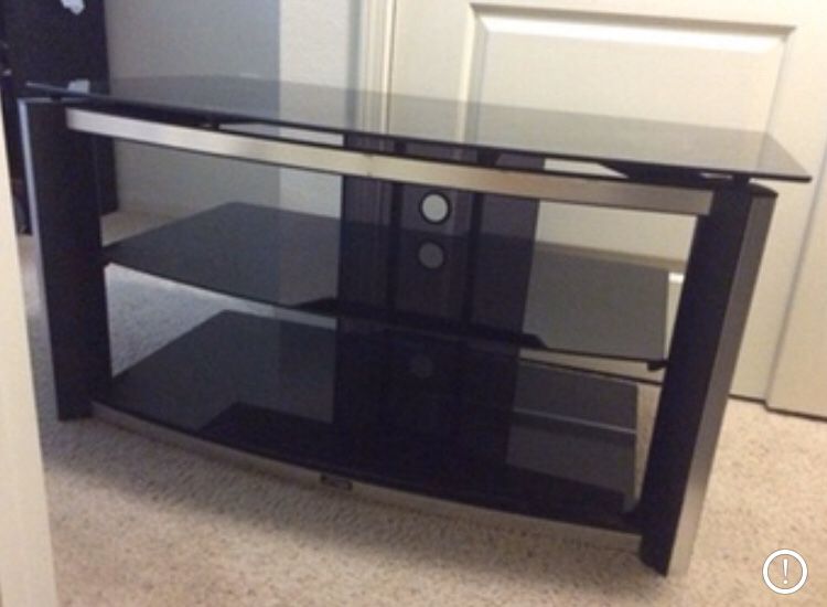 Z-lines tv stand