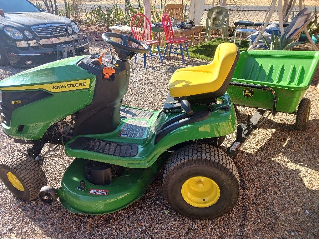 John Deer Lawnmower Tractor